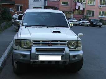 1997 Mitsubishi Pajero Pictures