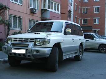 1997 Mitsubishi Pajero Photos