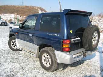 1997 Mitsubishi Pajero Pictures