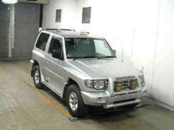 1997 Mitsubishi Pajero Pictures