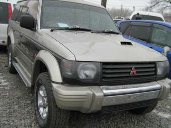 1997 Mitsubishi Pajero Photos