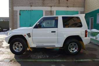 1997 Mitsubishi Pajero Pictures