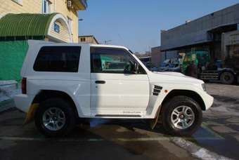1997 Mitsubishi Pajero Pictures