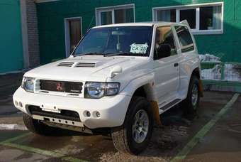 1997 Mitsubishi Pajero Photos