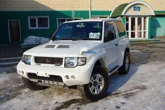 1997 Mitsubishi Pajero Pictures