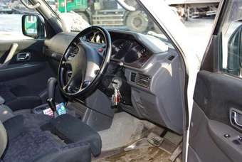 1997 Mitsubishi Pajero Photos