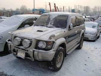 1997 Mitsubishi Pajero Photos