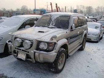 1997 Mitsubishi Pajero Pictures