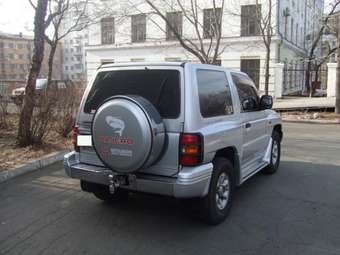 1997 Mitsubishi Pajero Pictures
