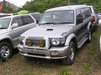 1997 Mitsubishi Pajero Images