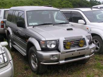 1997 Mitsubishi Pajero Pictures