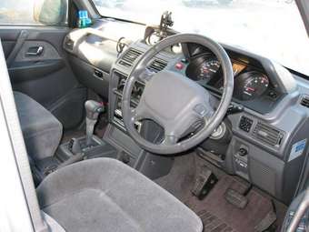 1997 Mitsubishi Pajero Pictures