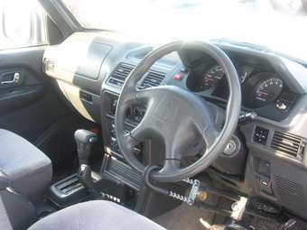 1997 Mitsubishi Pajero Pictures