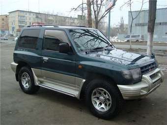 1997 Mitsubishi Pajero Pictures