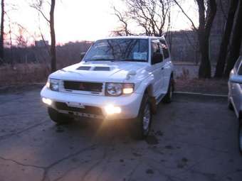 1997 Mitsubishi Pajero Pictures