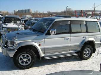 1997 Mitsubishi Pajero Pictures