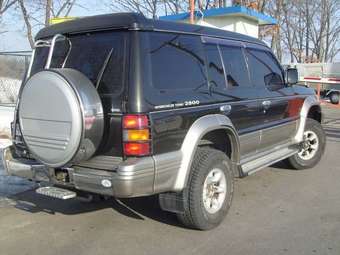 1997 Mitsubishi Pajero Pictures