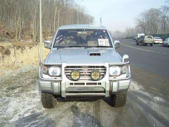 1997 Mitsubishi Pajero Images