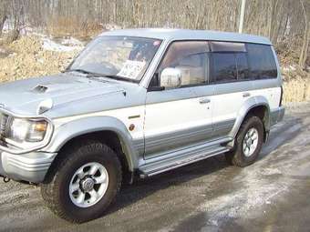 1997 Mitsubishi Pajero Pictures