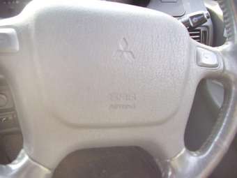 1997 Mitsubishi Pajero Pictures