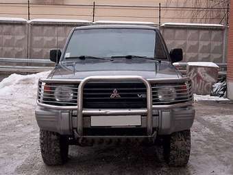 1997 Mitsubishi Pajero Pictures