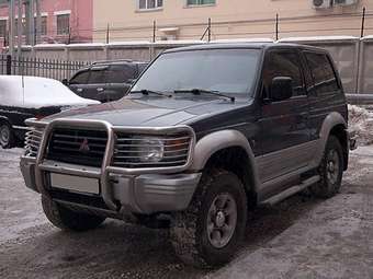 1997 Mitsubishi Pajero Pictures