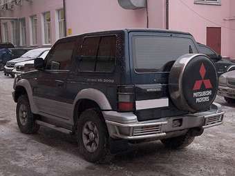 1997 Mitsubishi Pajero Photos