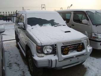 1997 Mitsubishi Pajero Photos