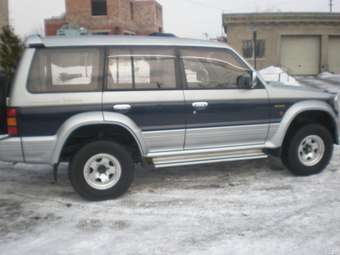 1997 Mitsubishi Pajero Pictures