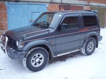 1997 Mitsubishi Pajero Pictures