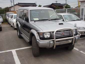 1997 Mitsubishi Pajero Pictures