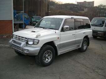 1997 Mitsubishi Pajero Pictures