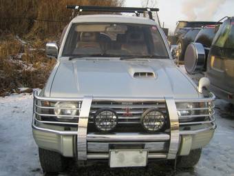 1997 Mitsubishi Pajero Pictures