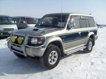 1997 Mitsubishi Pajero Pictures