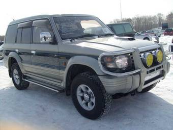 1997 Mitsubishi Pajero Photos