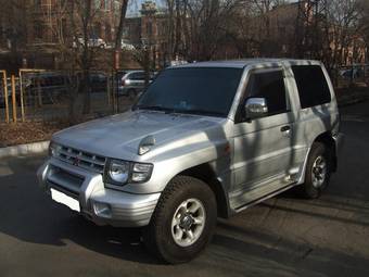 1997 Mitsubishi Pajero Pictures