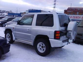 1997 Mitsubishi Pajero Pictures