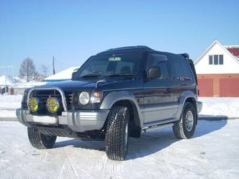 1997 Mitsubishi Pajero Pictures
