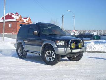 1997 Mitsubishi Pajero Photos