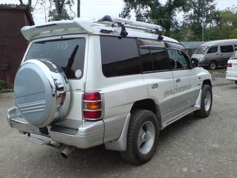 1997 Mitsubishi Pajero Pictures