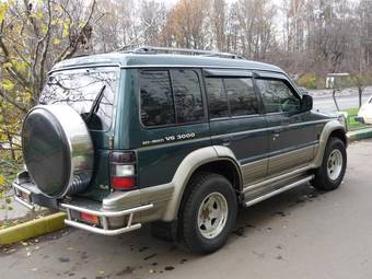 1997 Mitsubishi Pajero Pictures