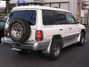1997 Mitsubishi Pajero Pictures