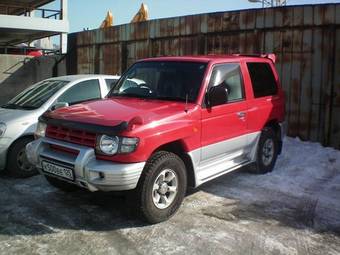 1997 Mitsubishi Pajero Photos