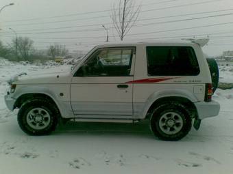 1997 Mitsubishi Pajero Photos