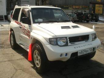 1997 Mitsubishi Pajero Photos