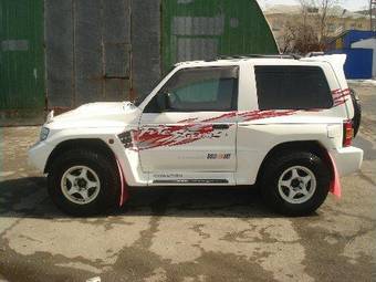 1997 Mitsubishi Pajero Pictures