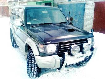 1997 Mitsubishi Pajero Photos