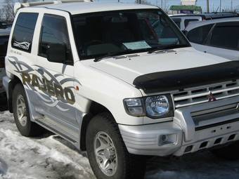 1997 Mitsubishi Pajero Pictures