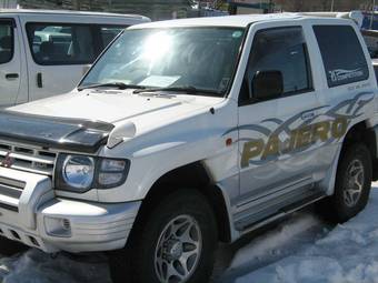 1997 Mitsubishi Pajero Photos