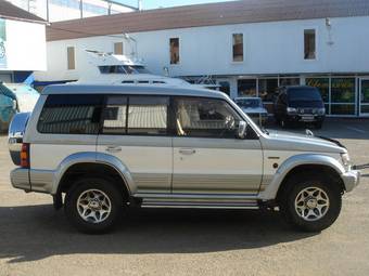 1997 Mitsubishi Pajero Pictures